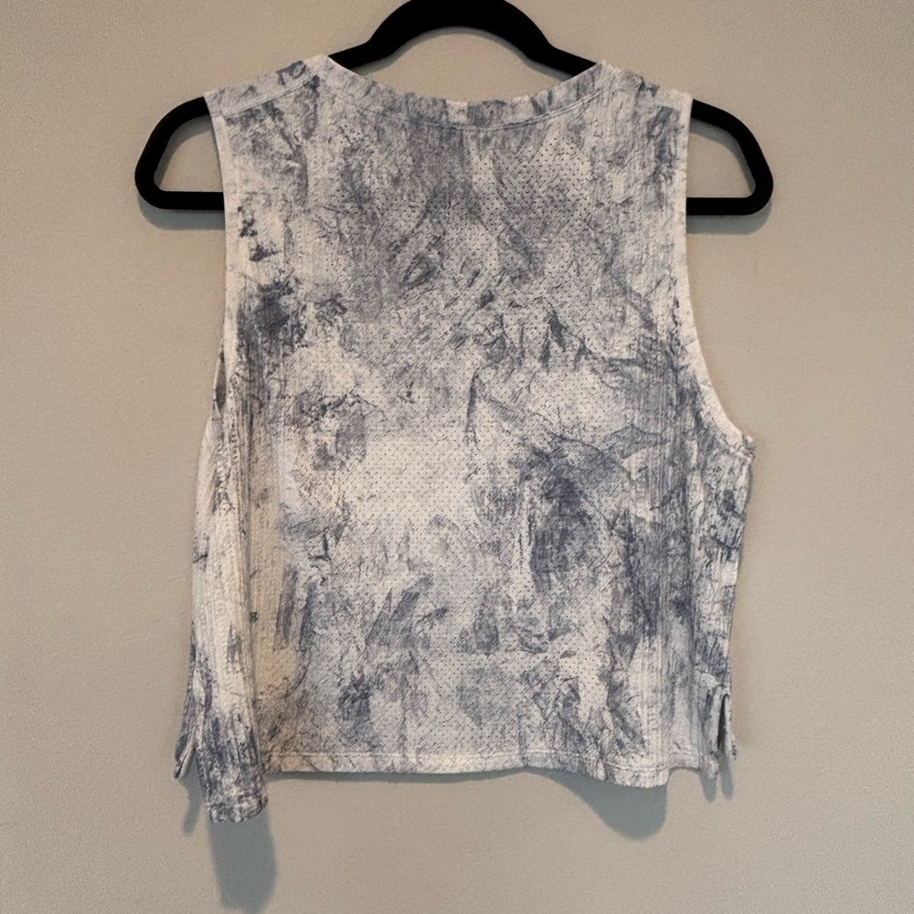 lululemon athletica White and Gray Marble-Print Cropped Tank 202 - Picture 2 of 3